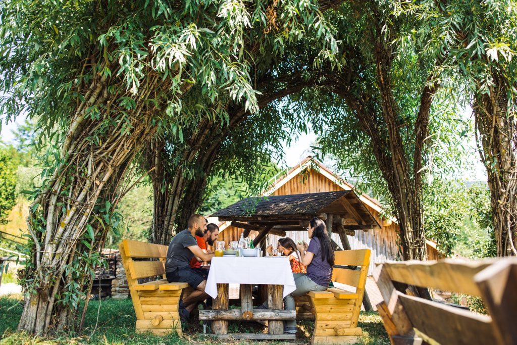 masa servita in natura