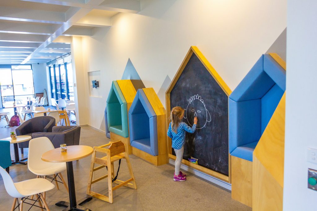 cafenea cu loc de joaca